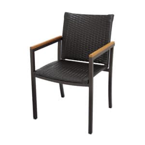 Cadeira Amélia com braços, estrutura reforçada. Foto diagonal.